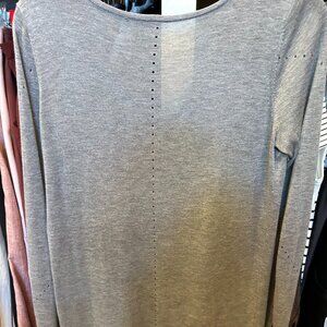 LuLulemon size 6. Grey lightweight sweater
